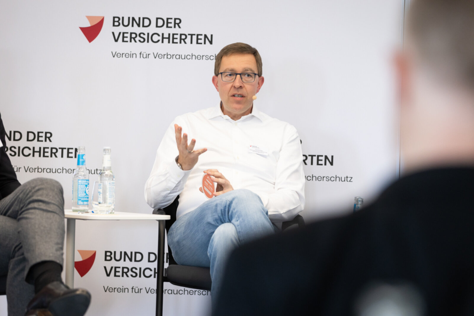 Das Bild zeigt Frank Breiting während der Diskussionsrunde. | © Valeska Achenbach