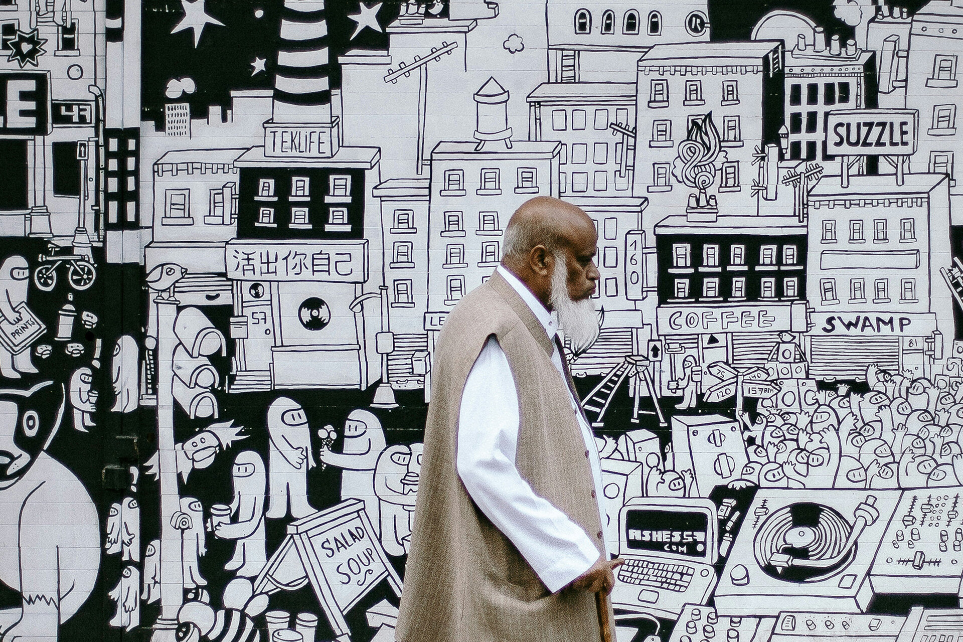  the picture shows an older gentleman in front of a wall with black and white doodles about future topics | © Clem Onojeghuo / Unsplash